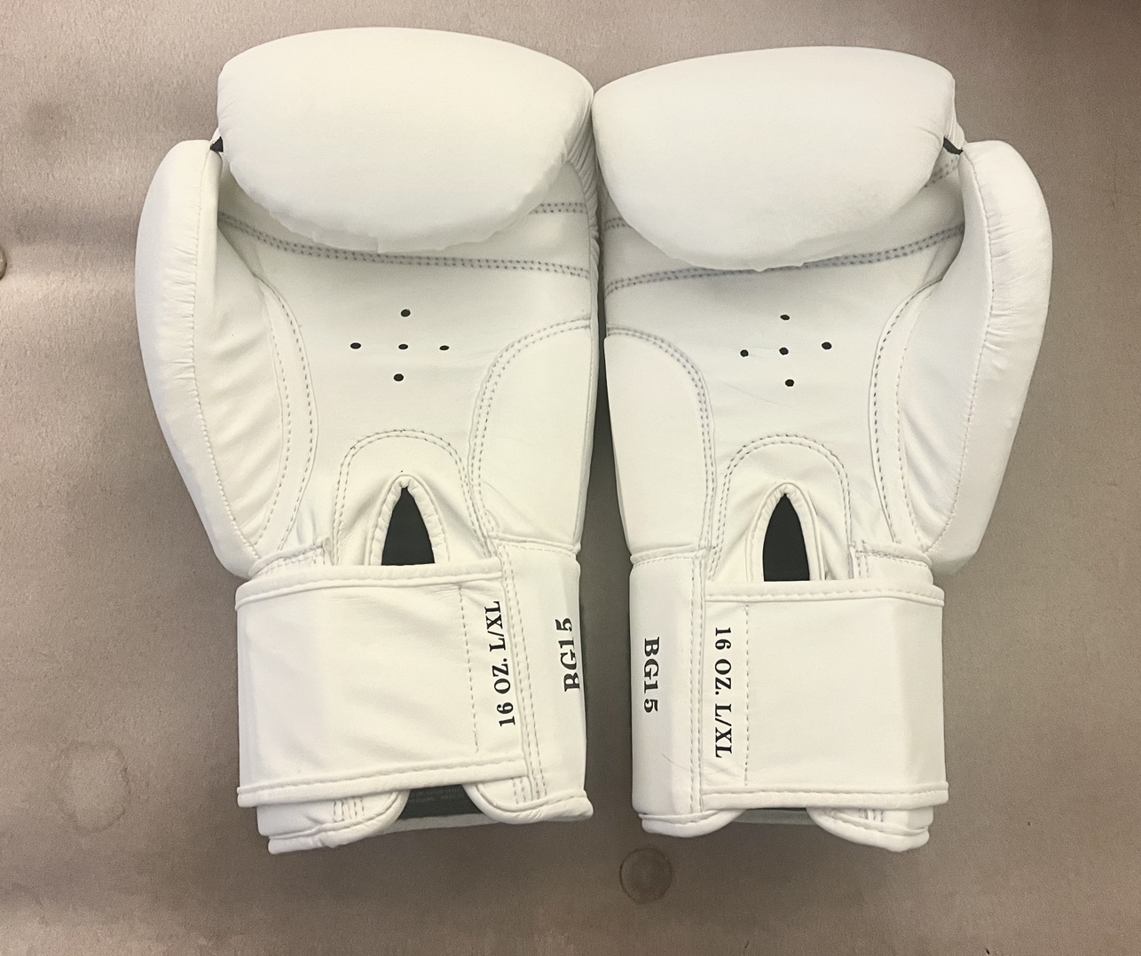 16oz White Ringside Boxing Gloves - photo 2