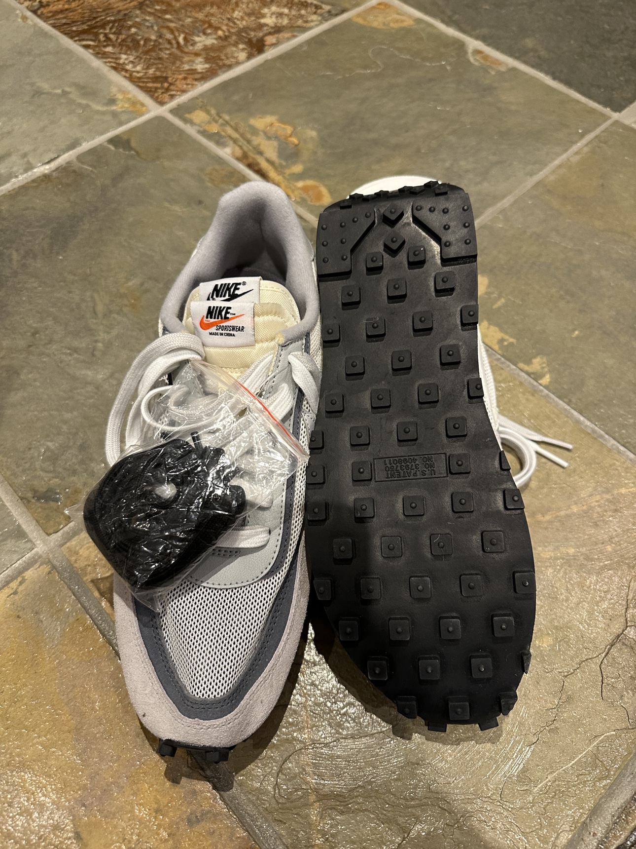 Nike sneakers size 9.5 - photo 2