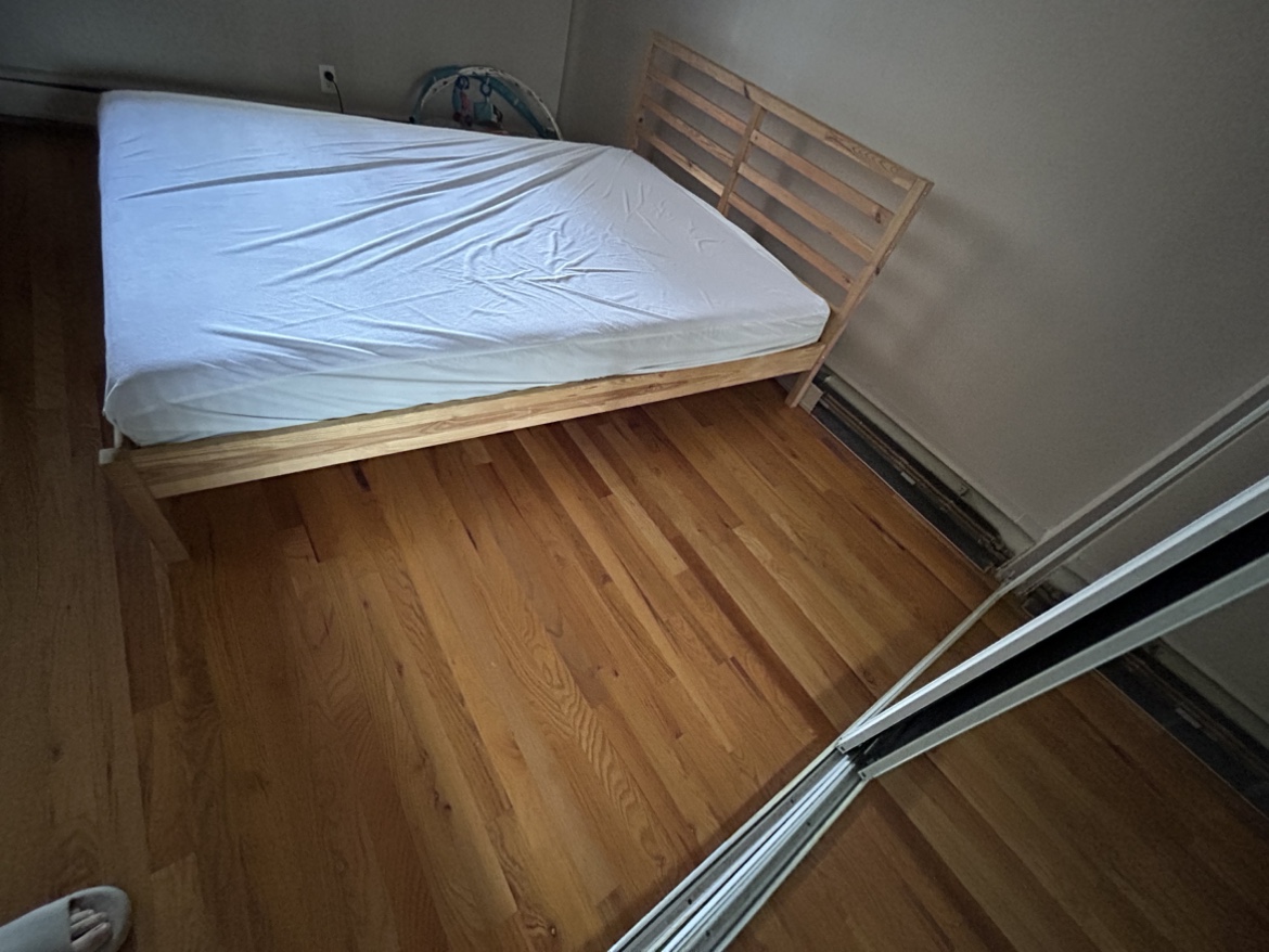 Queen bed+mattress - photo 2
