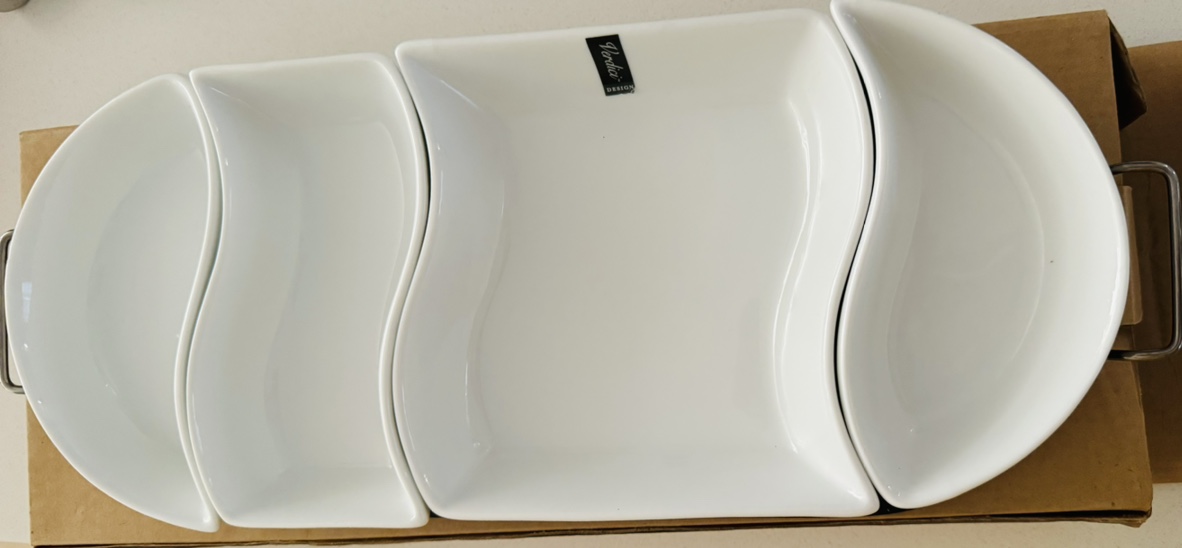 Serving set with tray