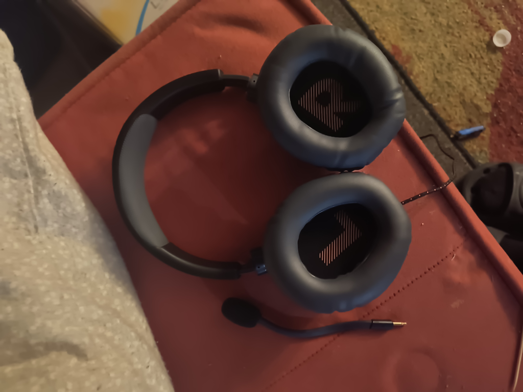JBL Quantum 100 Wired Over-Ear Gaming Headset - photo 2