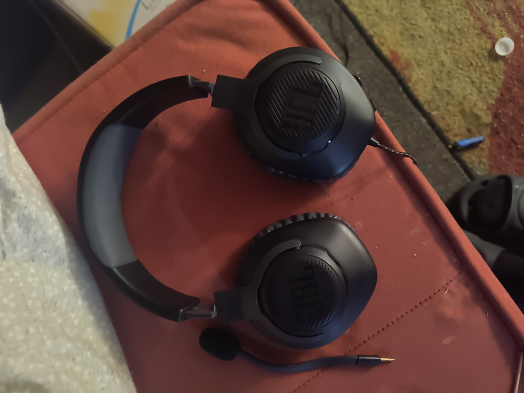 JBL Quantum 100 Wired Over-Ear Gaming Headset - photo 3