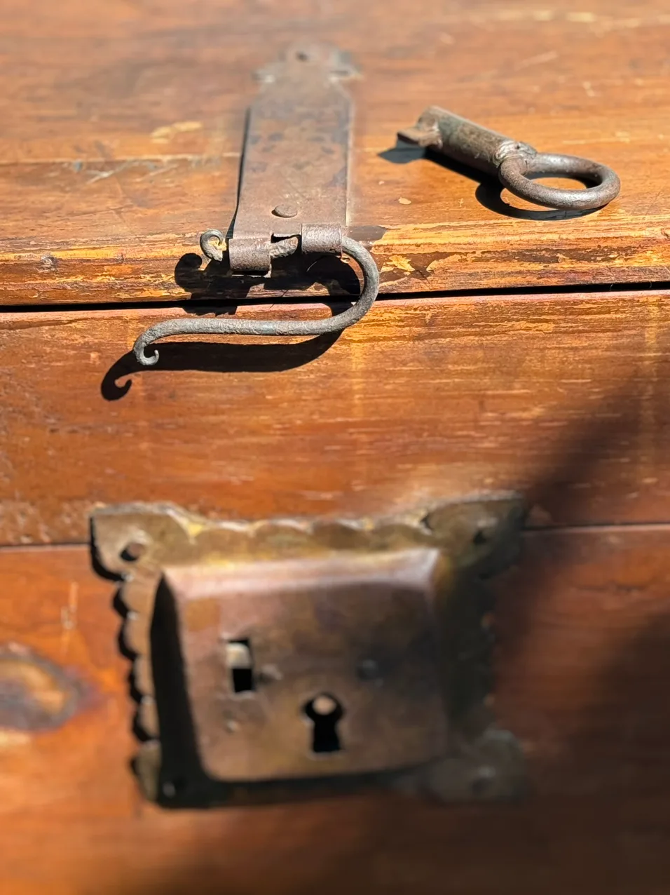 Antique Wooden Chest image indicator(5)