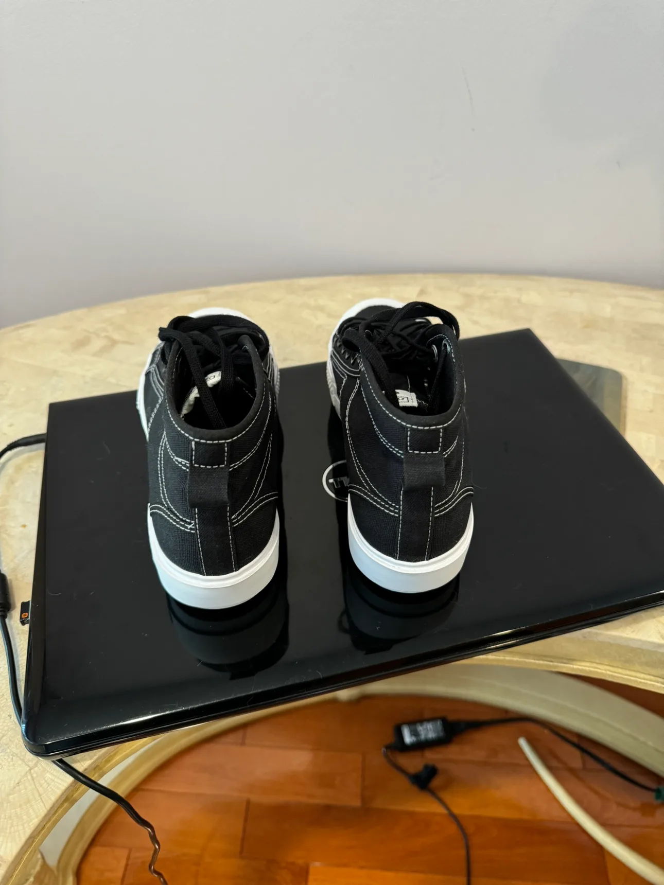 Brand new Adidas women’s fashion sneakers image indicator(4)