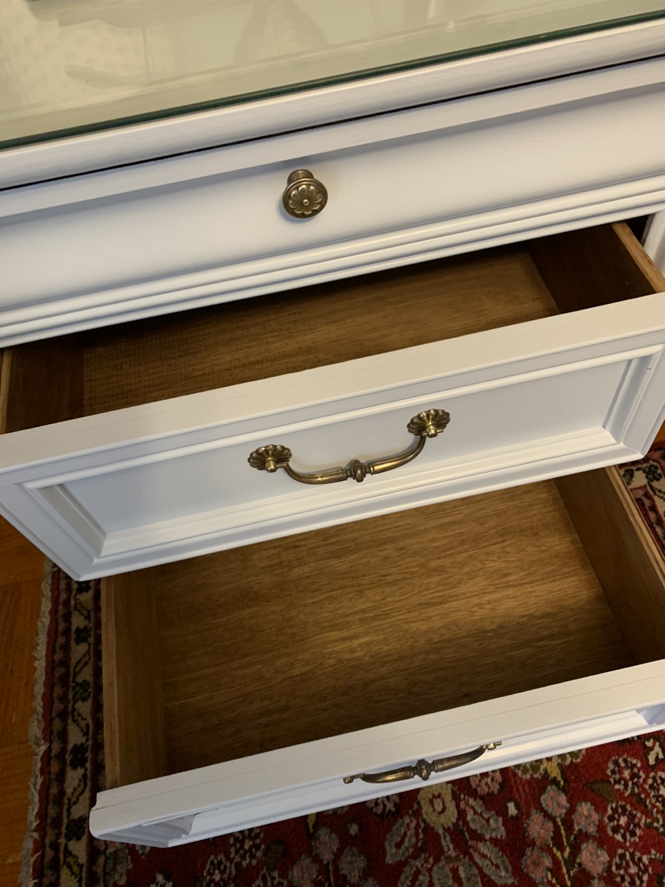 🕊️ Refurbished Nightstand with Glass Top - photo 4