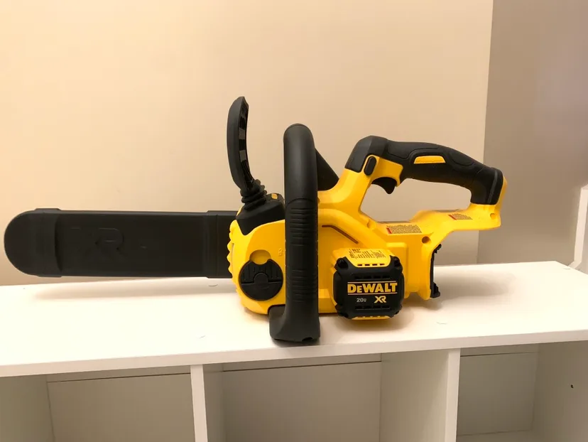 DeWalt 20V Cordless Chainsaw thumbnail