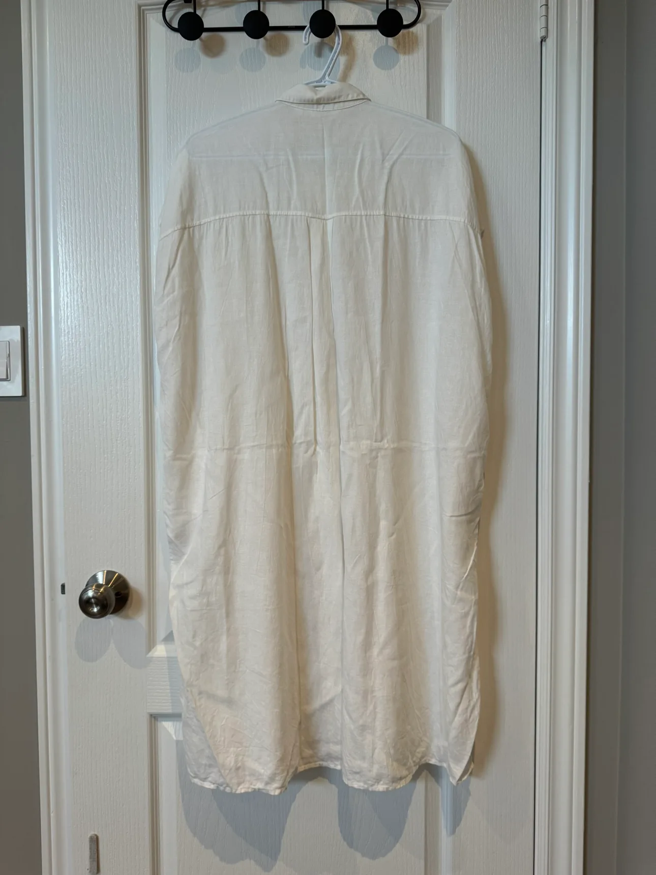 Uniqlo Women’s Long Linen Shirt image indicator(2)