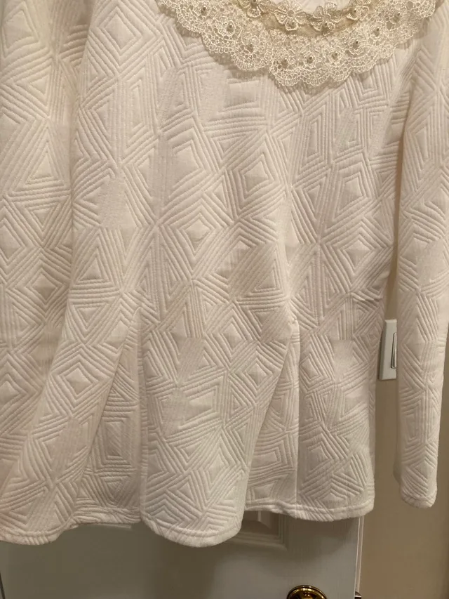 ✨White Long Sleeve Top with Lace Detail image indicator(3)