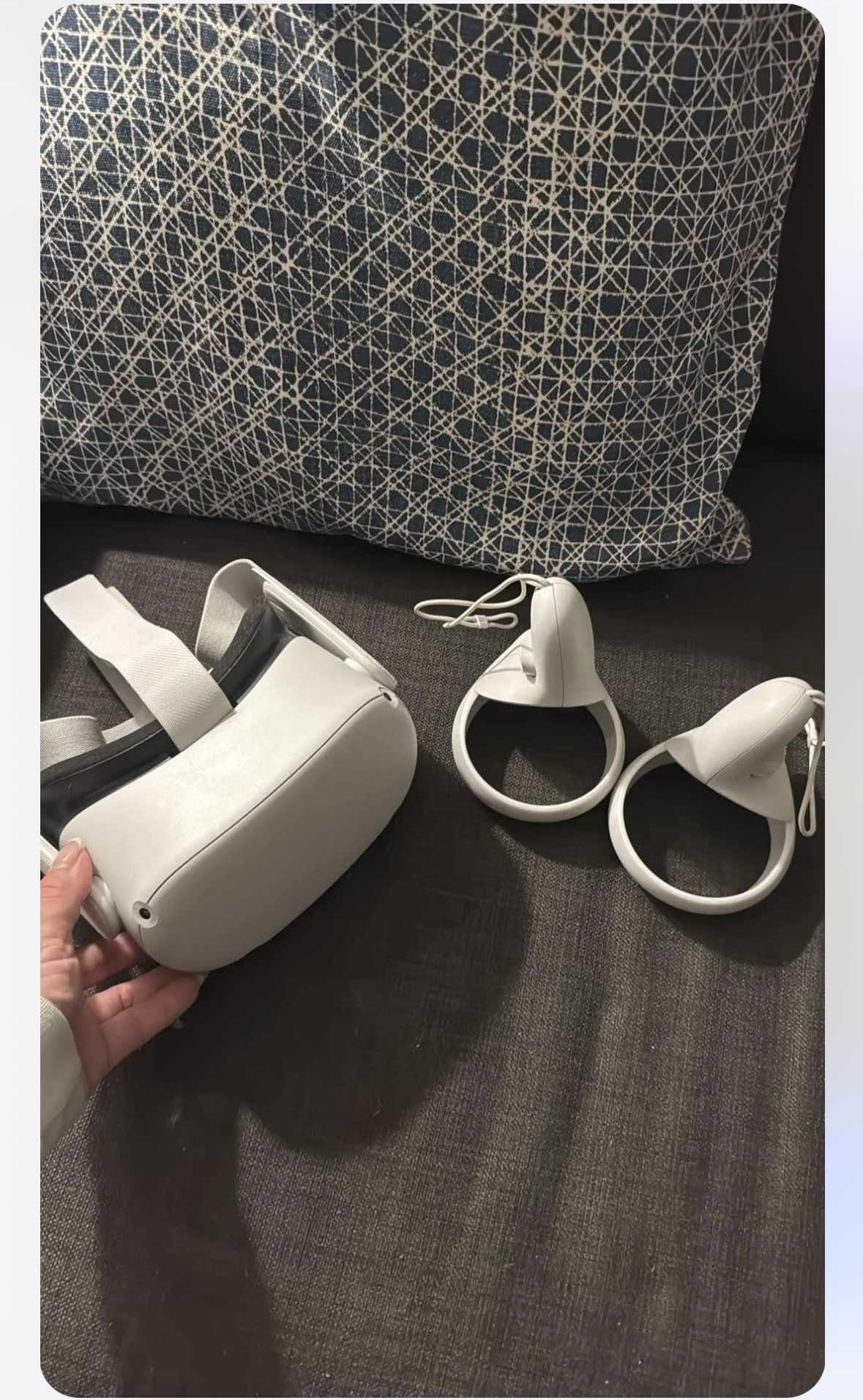 Oculus quest 2 - Virtual Reality Headset and Controllers - photo 2