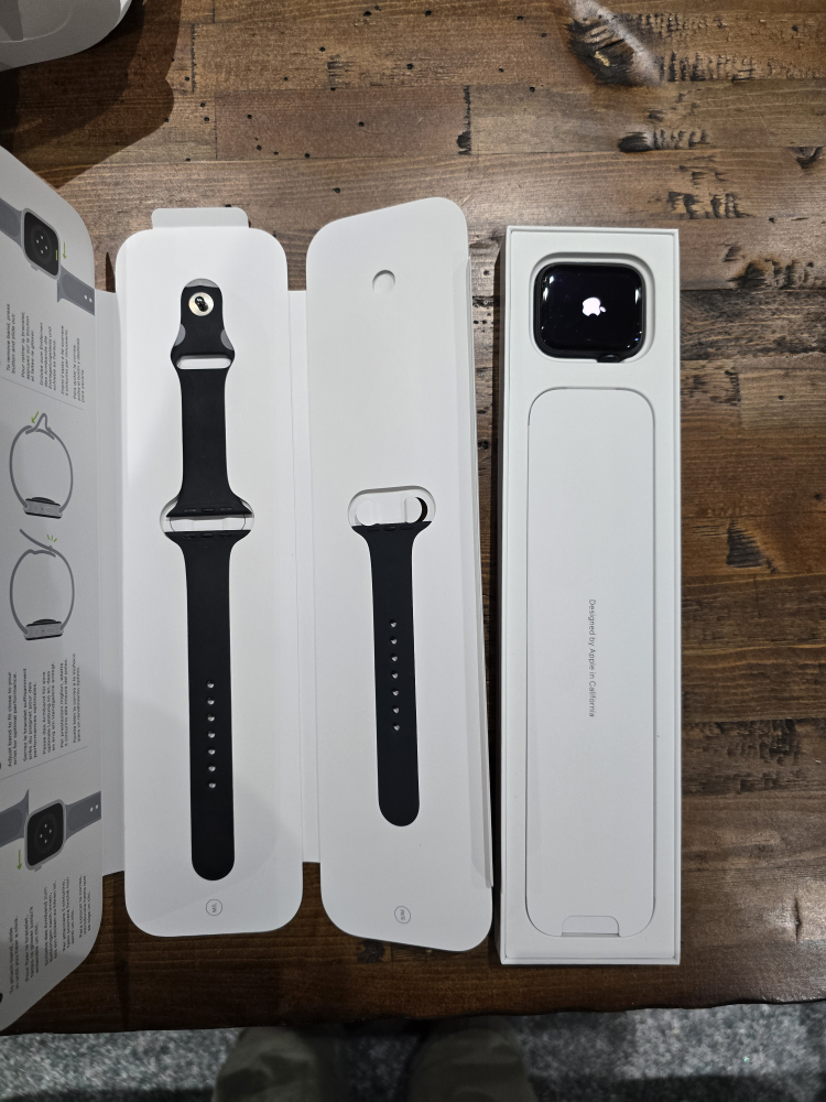 Apple Watch SE (GPS, 2nd generation, 44mm)