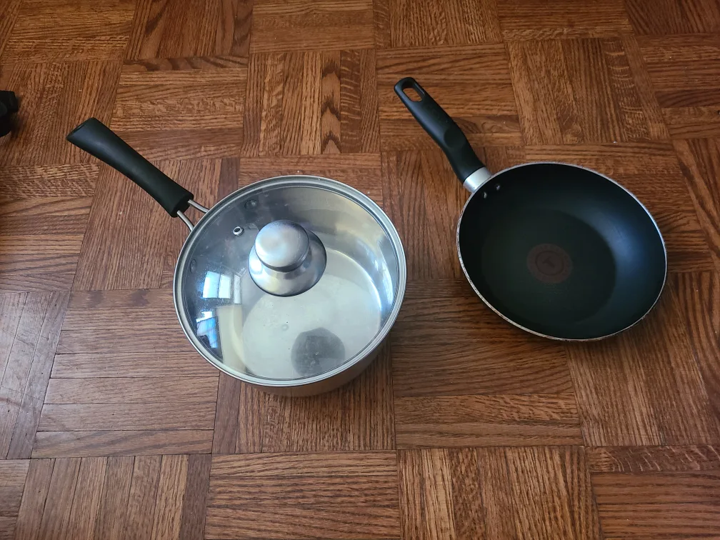 Pot and Frying Pan Set thumbnail