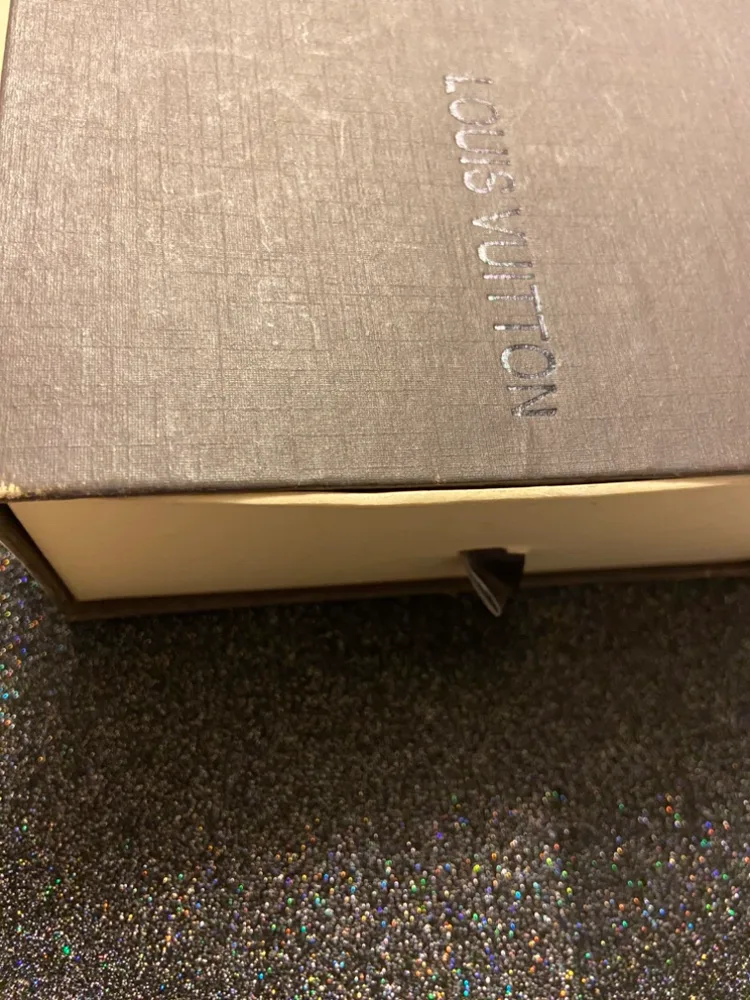 Louis Vuitton Men's Wallet image indicator(10)