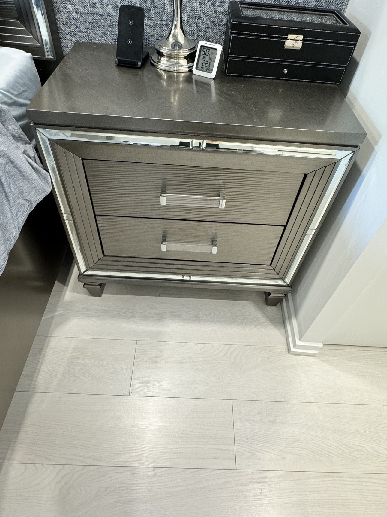 Queen Size Bed Frame with Two Nightstands - photo 3