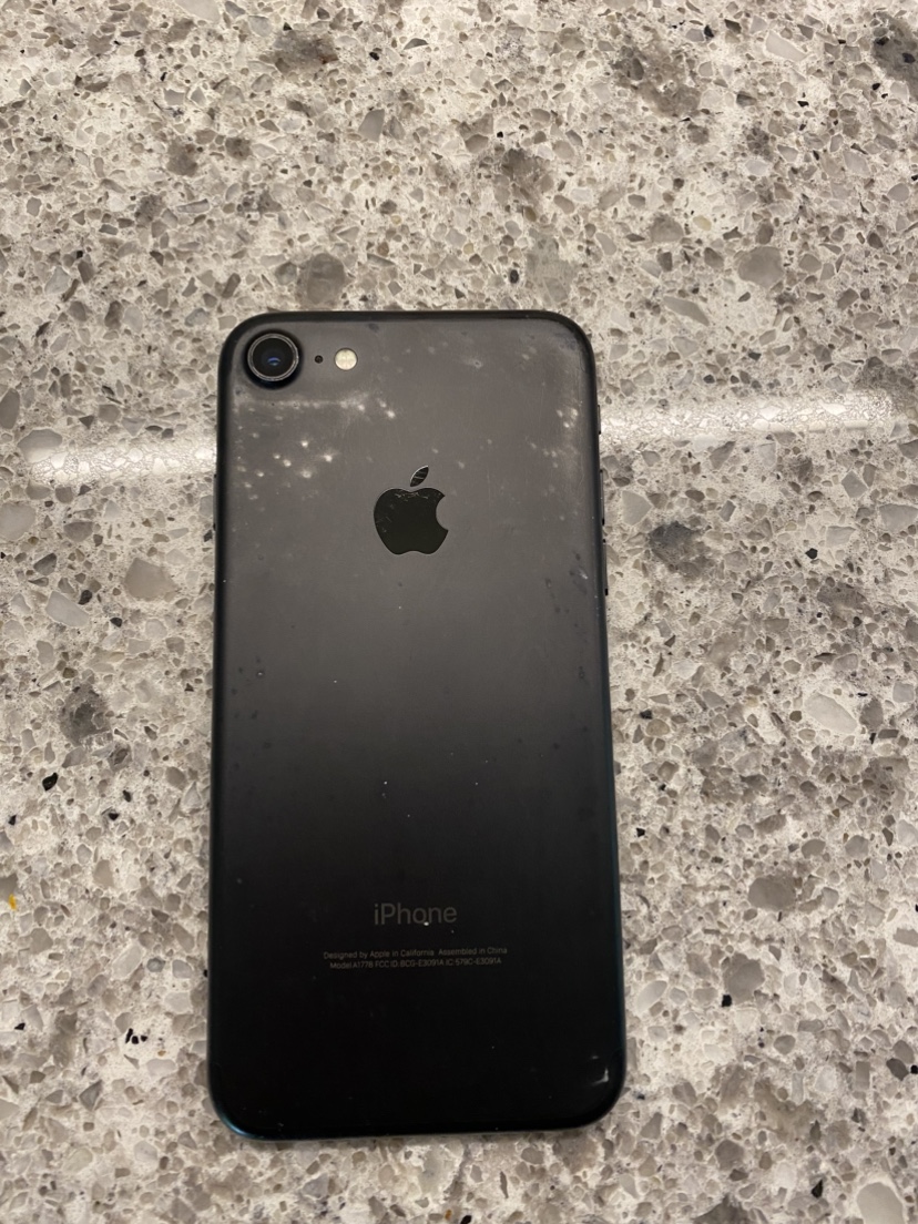 iPhone 7 - photo 2