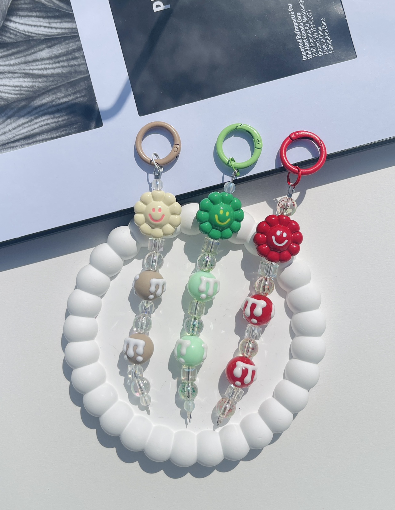 Smiling Flower Keychain - photo 4