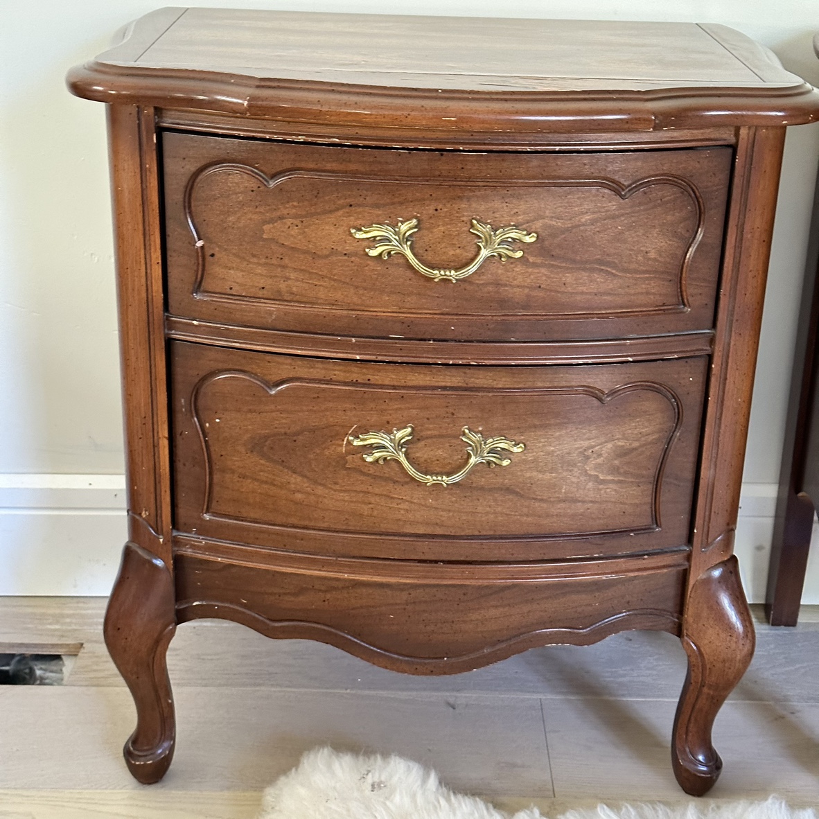 Set of two traditional wood nightstands with two drawers - photo 3