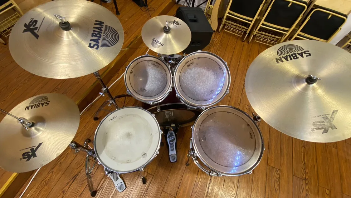 Drum Set with Cymbals image indicator(2)