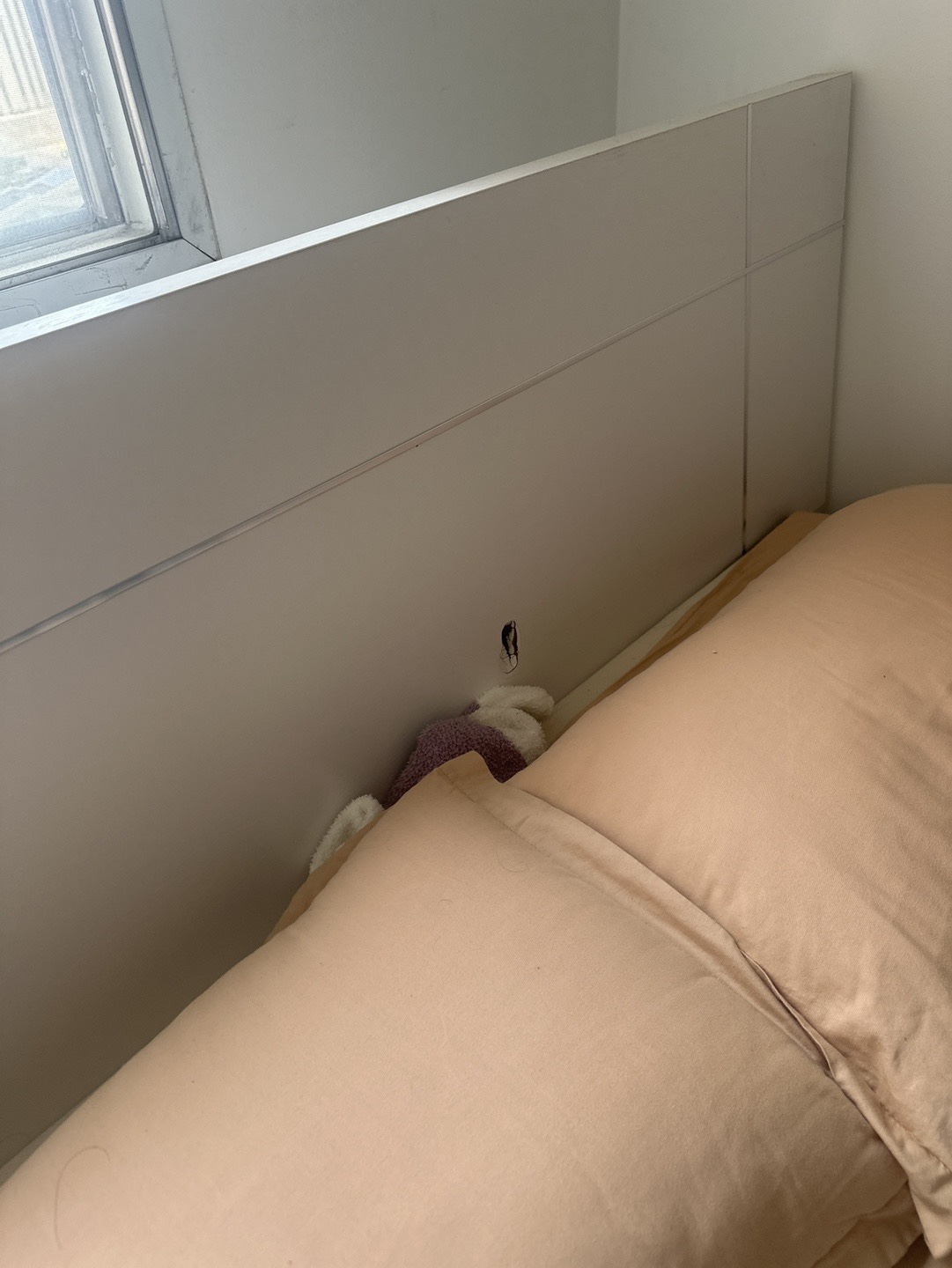Queen-sized bed frame #freecycle - photo 2