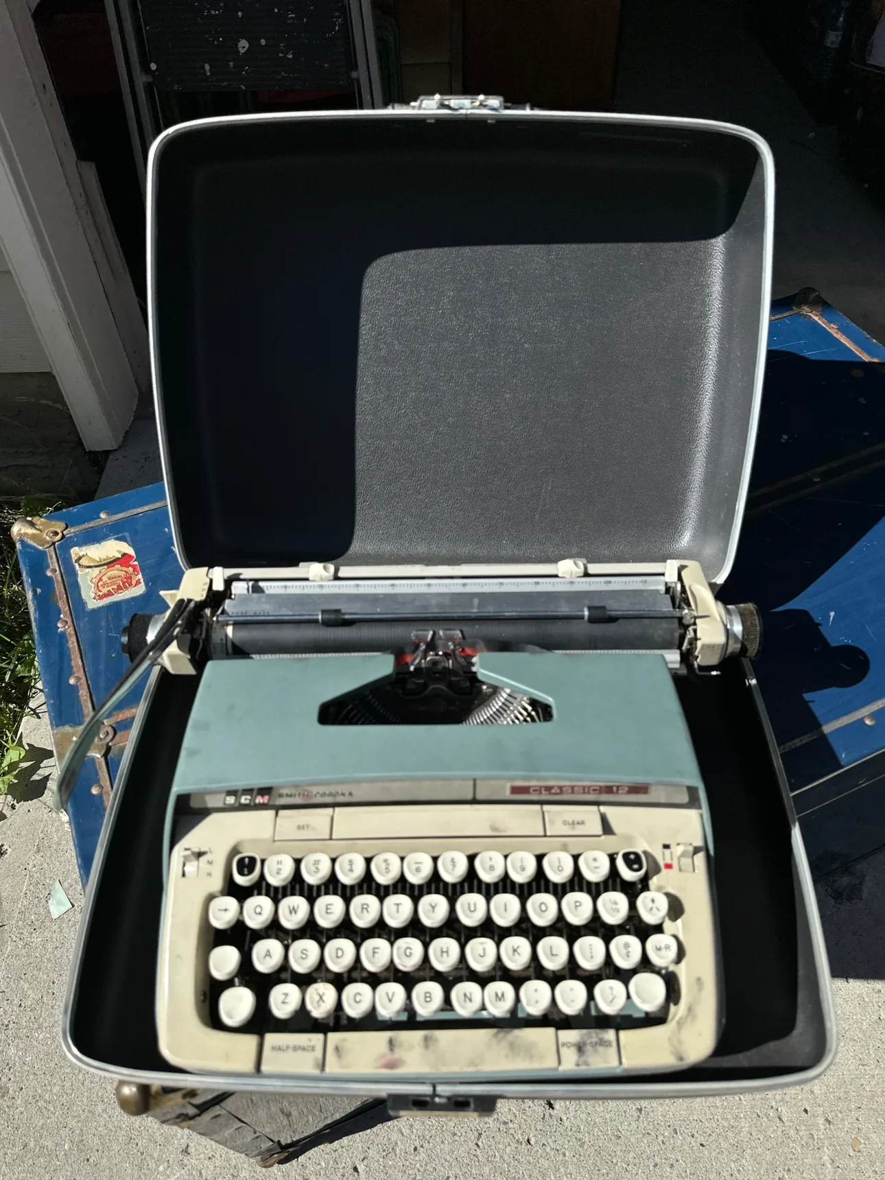 Smith Corona Classic 12 Typewriter with Caae thumbnail