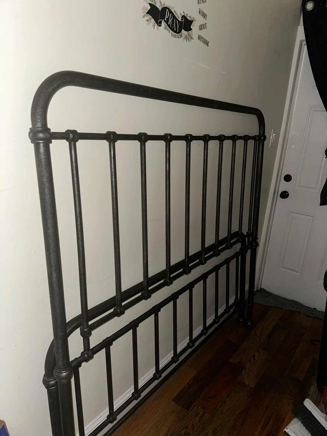Black Metal Headboard image indicator(2)