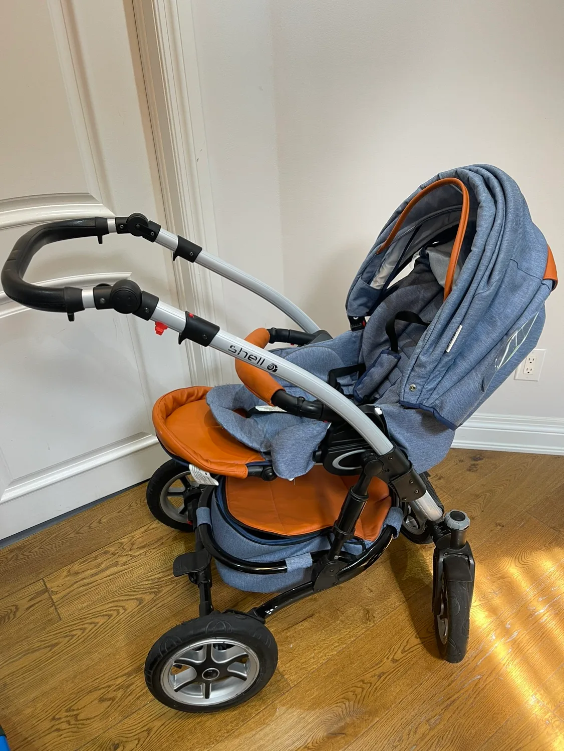 Shell baby stroller with bassinet and a diaper bag image indicator(2)