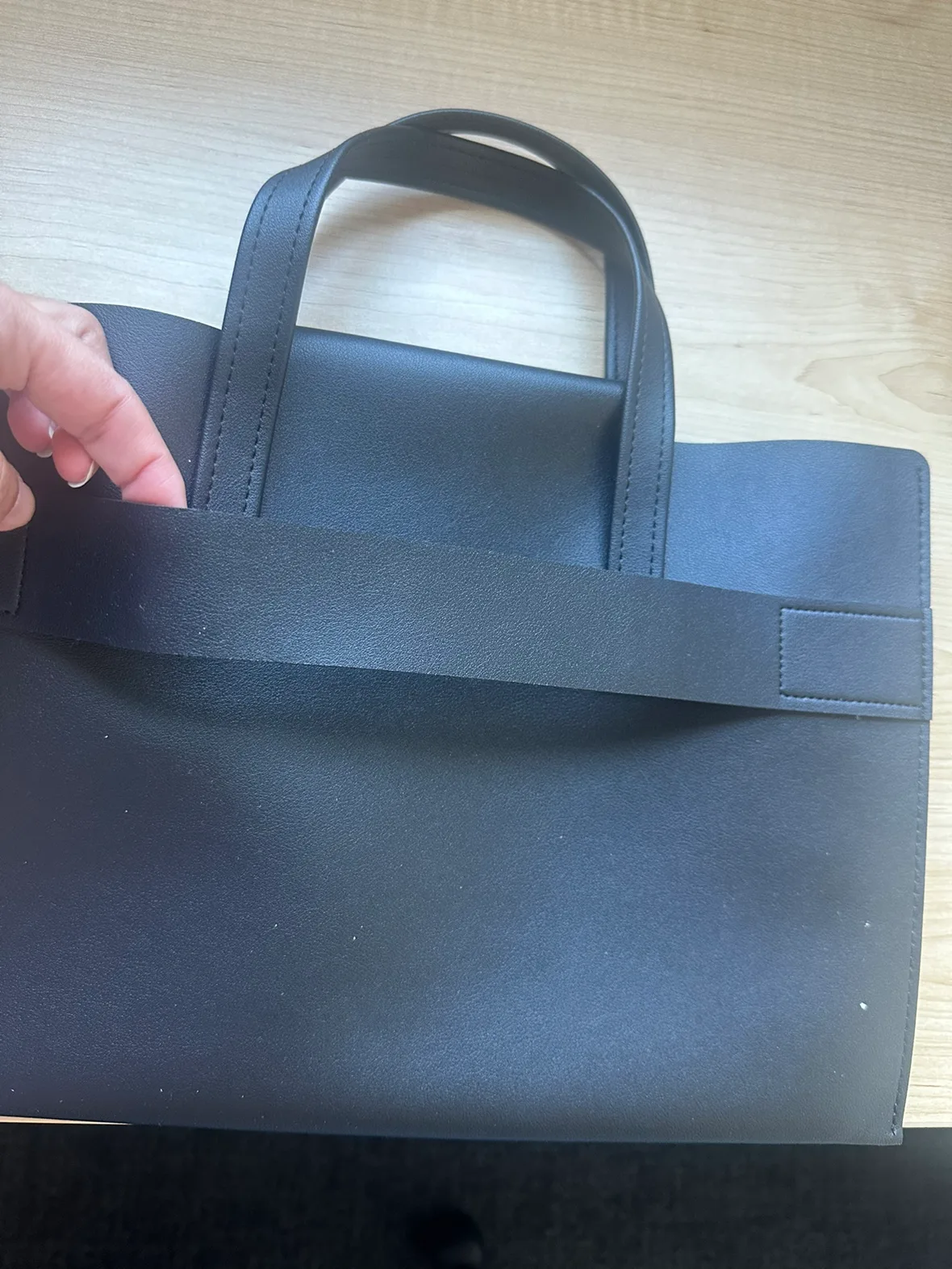 Black Leather Tote Bag image indicator(3)