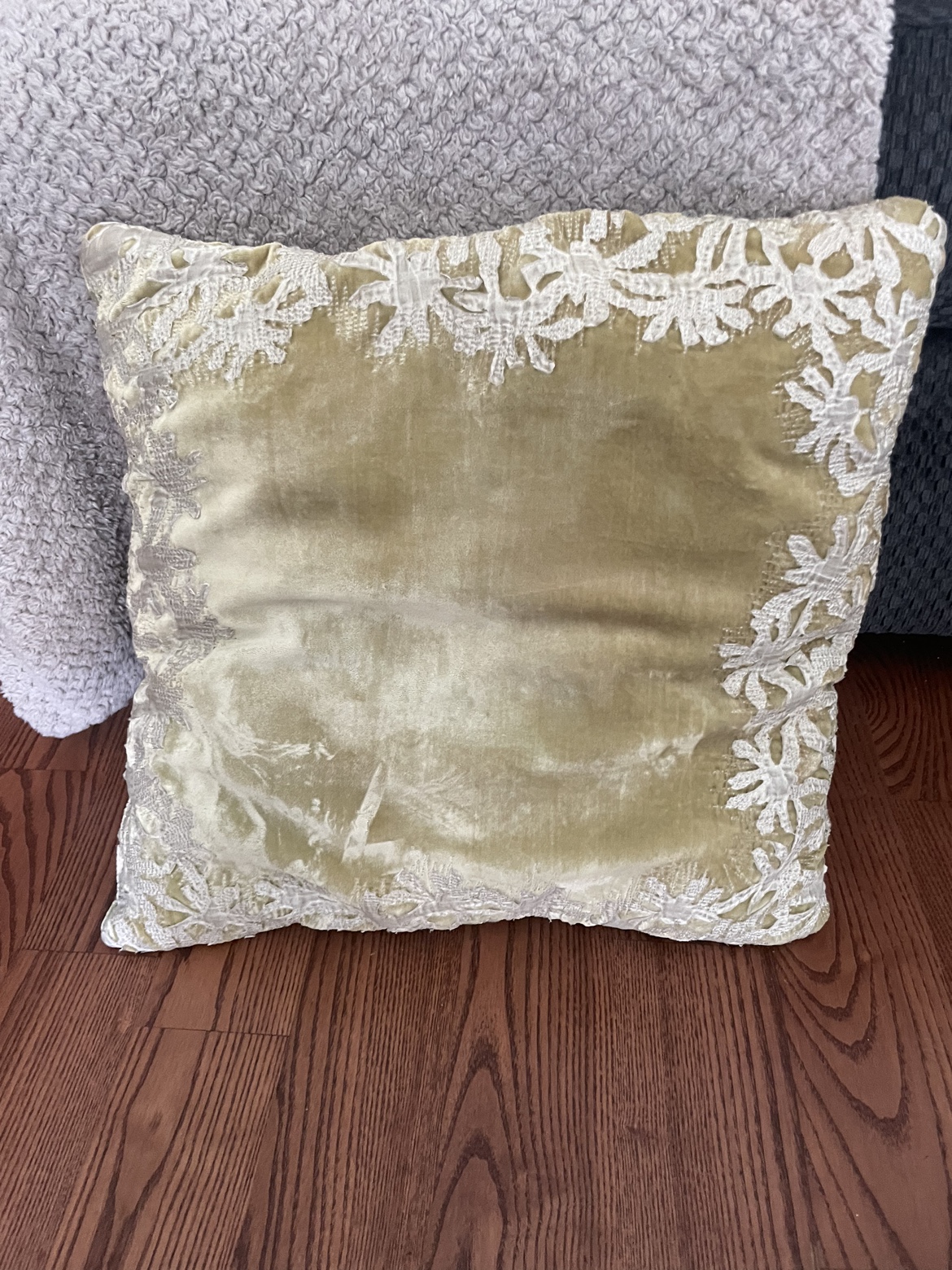 Green Throw pillows - photo 2