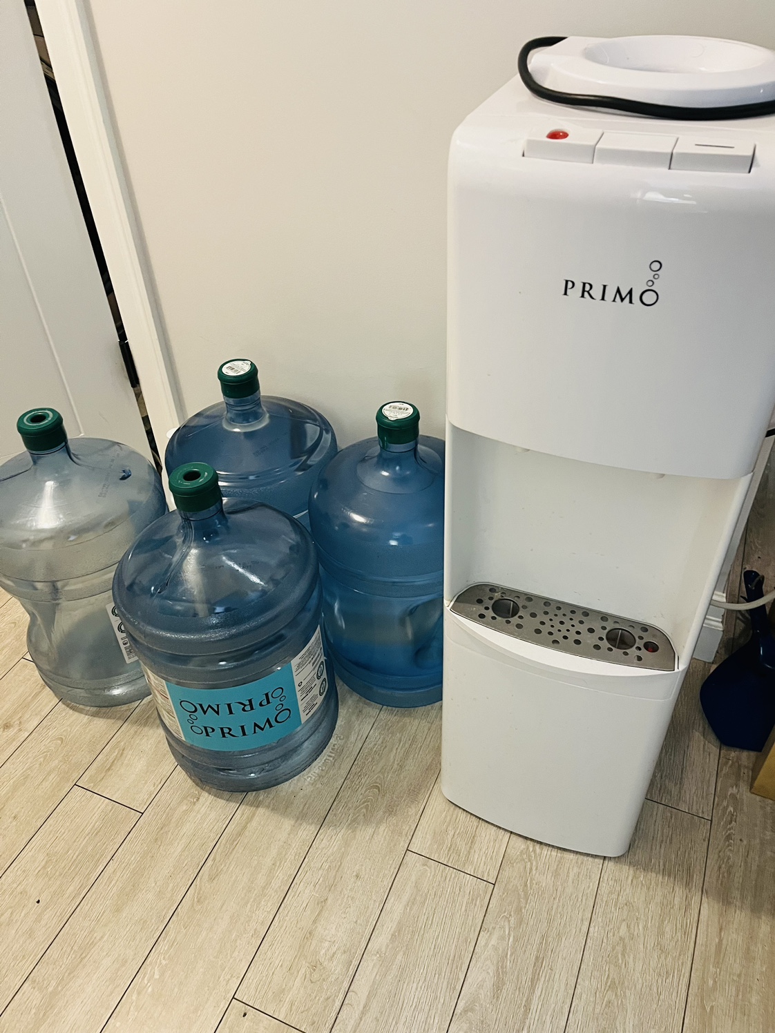 Primo Water Cooler w 4 Jugs (2 full)