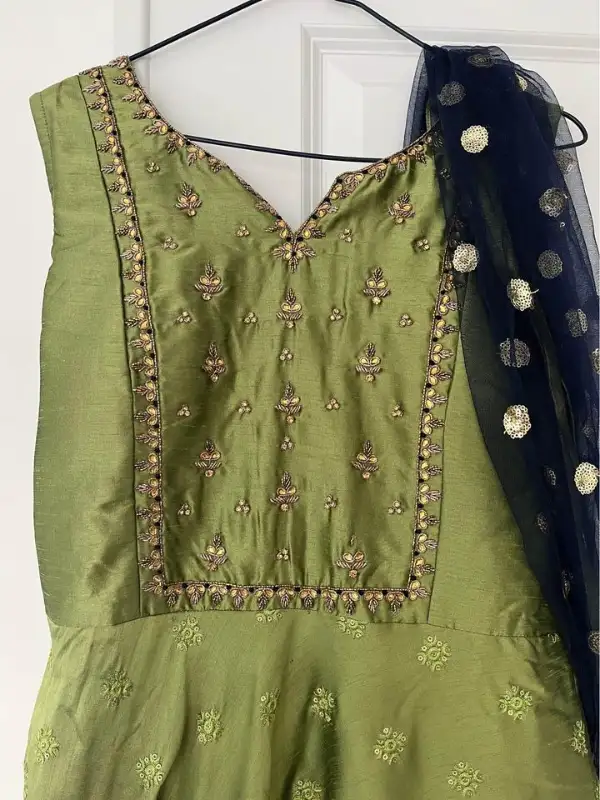 Green Embroidered Dress with Dupatta - photo 3
