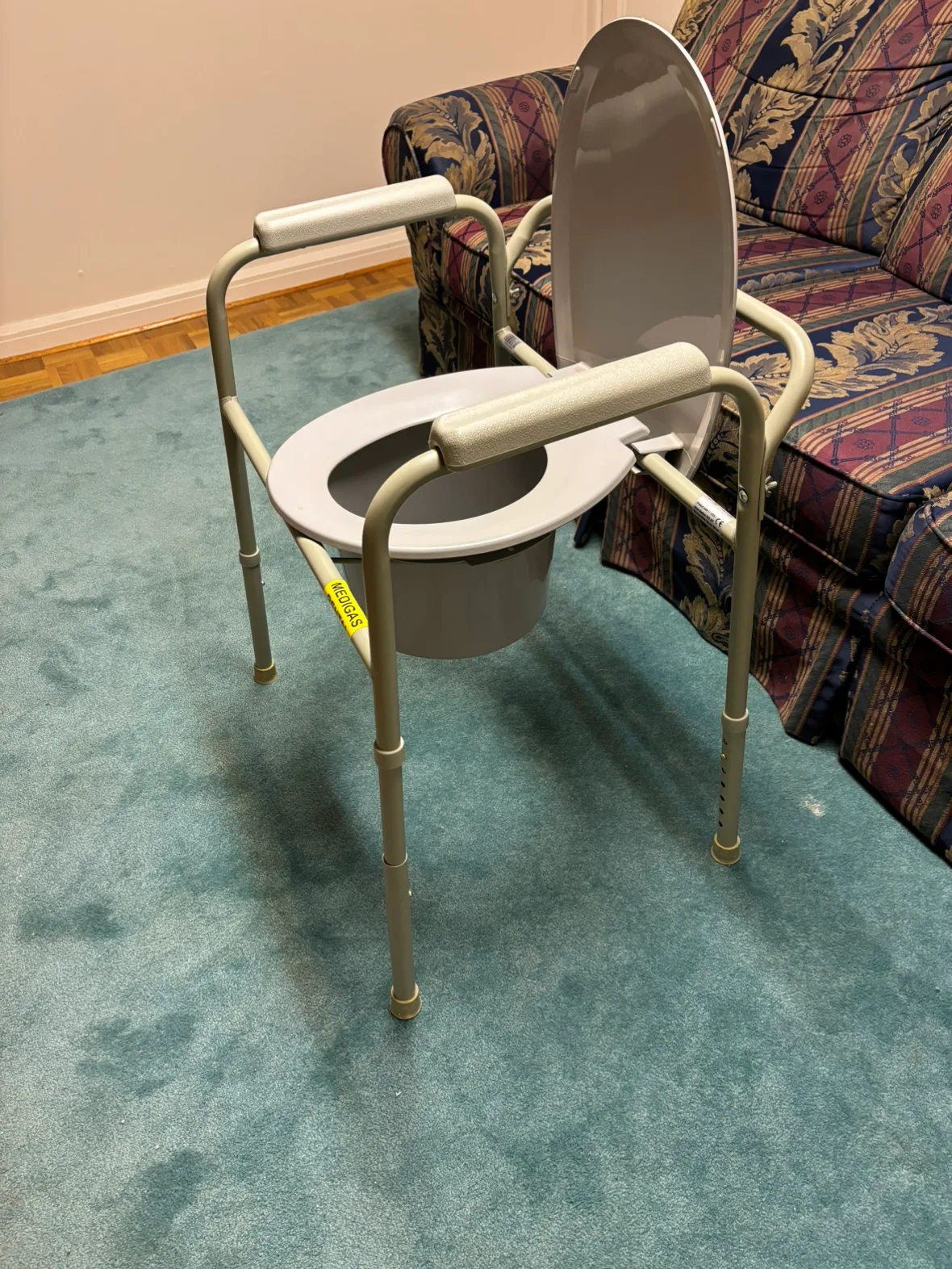 Toilet Frame with Arms image indicator(4)