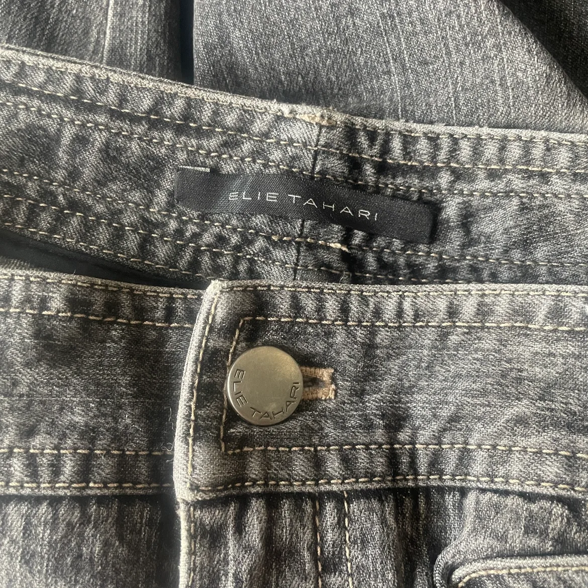 Elie Tahari Black Straight Leg Jeans Size 8 image indicator(5)