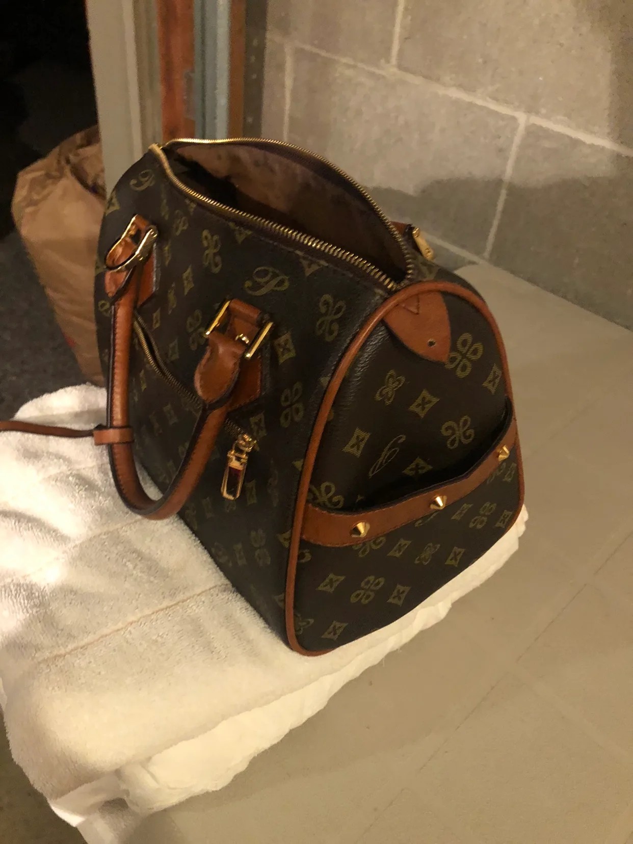 Brown and Gold Handbag image indicator(2)