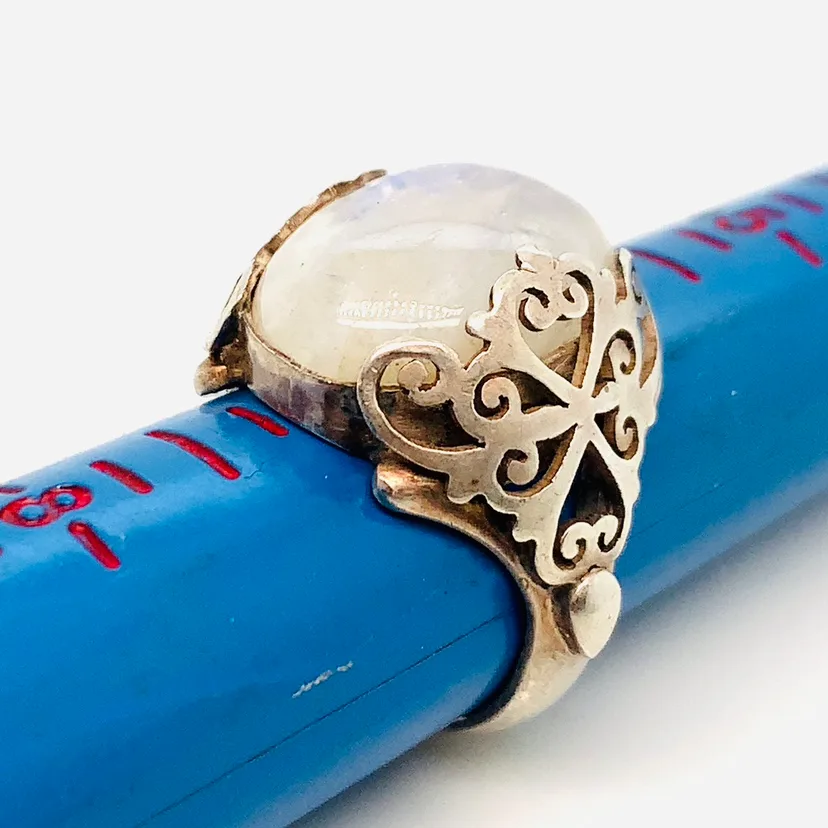 Sterling Silver Moonstone Cocktail Ring image indicator(2)