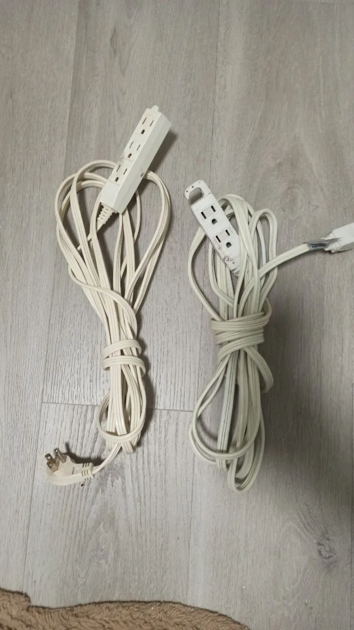2 Outlet Extension Cords thumbnail