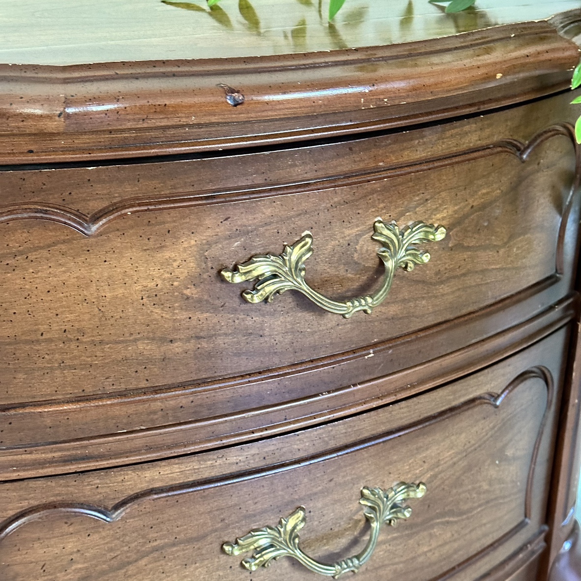 Set of two traditional wood nightstands with two drawers - photo 5