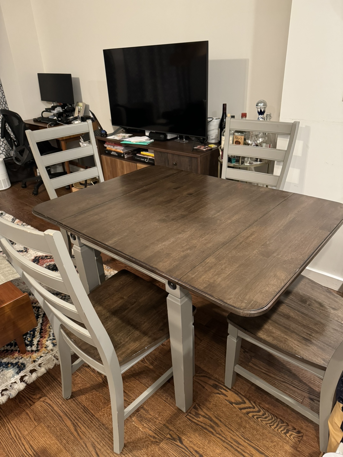 Kitchen table with 4 chairs (drop leaf)