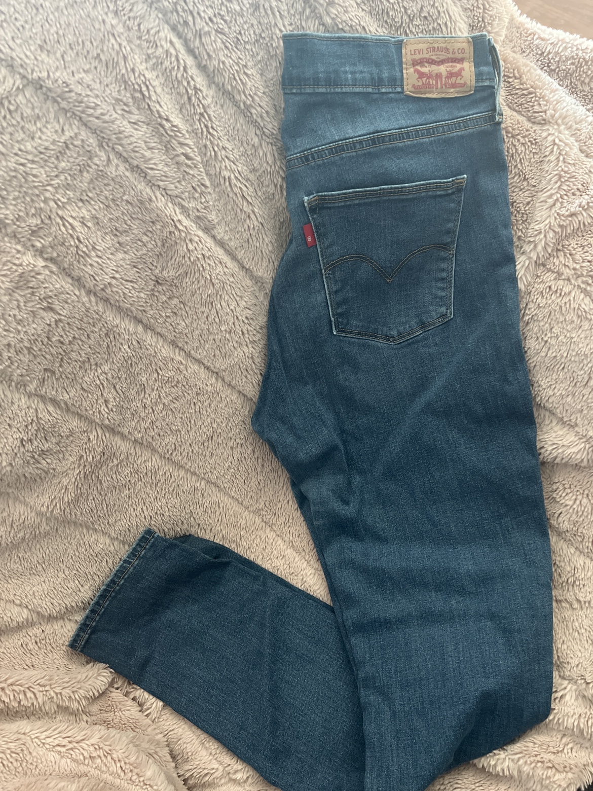 Levi's Slimming Skinny Jeans  Size 32.