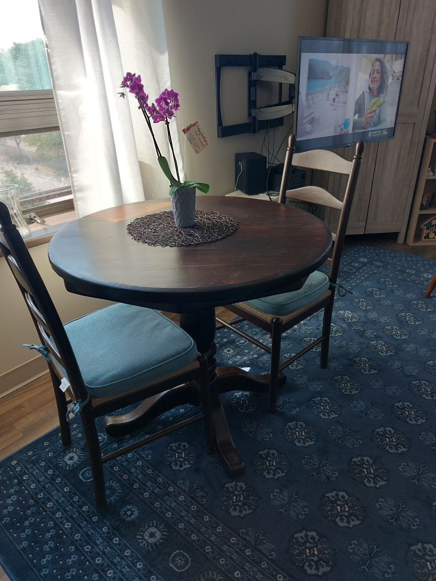 Small Round Table with Two Chairs - photo 4
