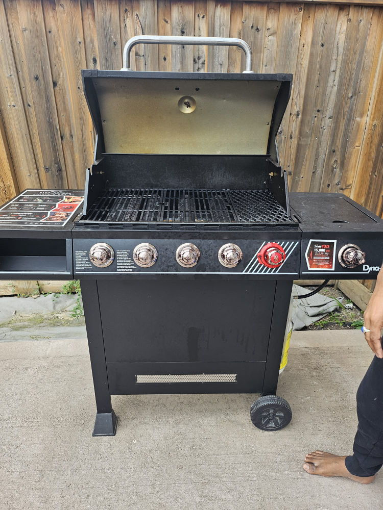 Dyna-Glo 4 Burner Propane BBQ - photo 2