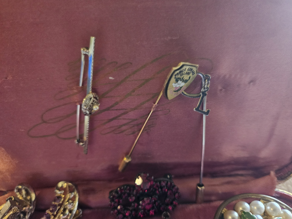 Vintage Jewelry Box with Contents - photo 4