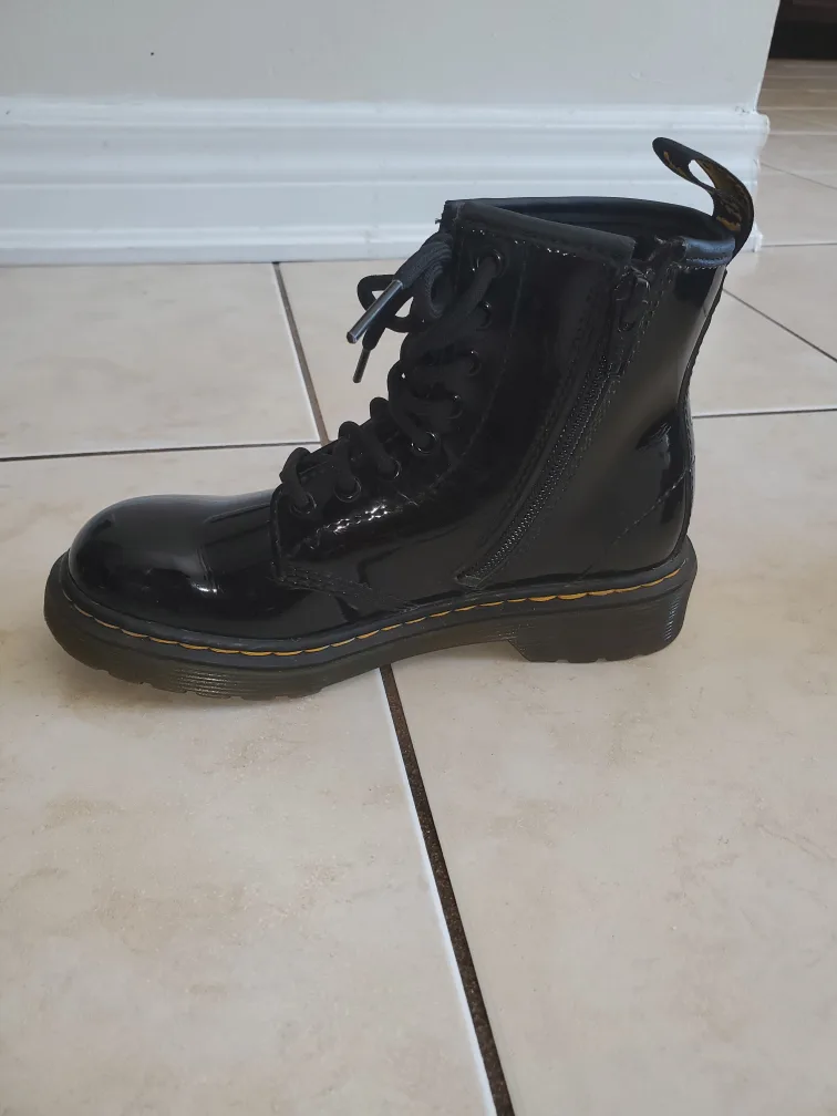 Dr. Martens Patent Boots Size 13 US-Youth image indicator(2)