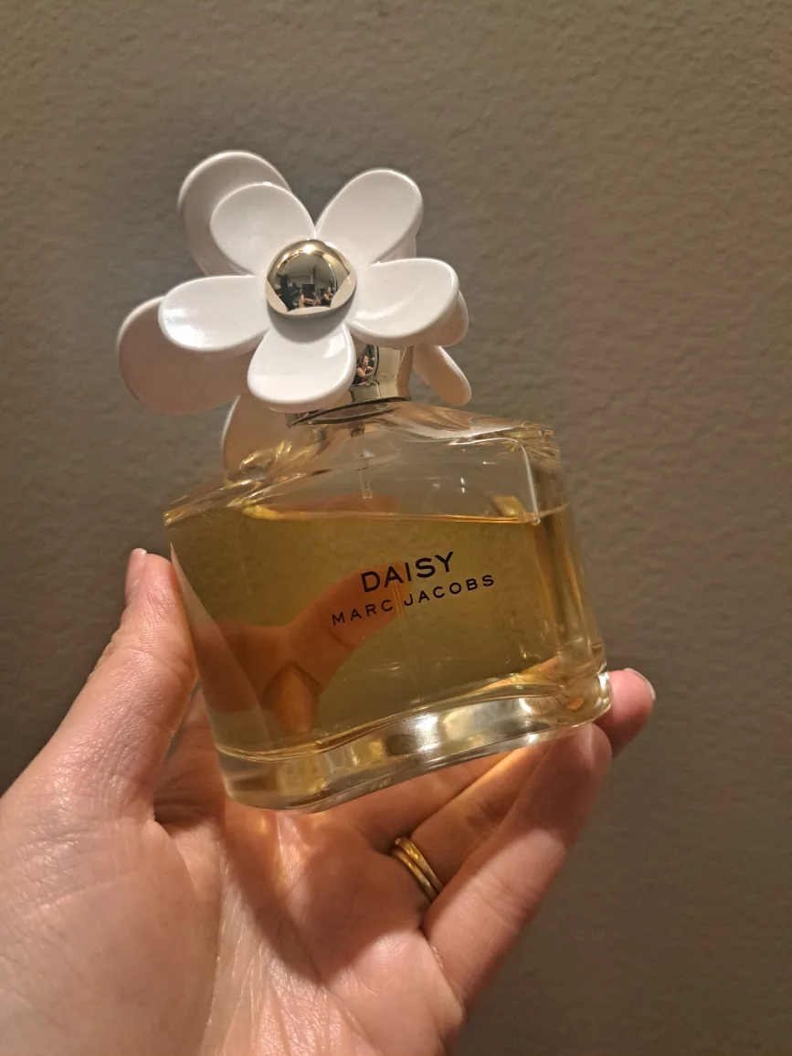 Marc Jacobs Daisy Perfume thumbnail