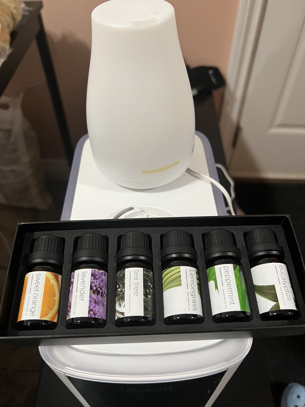 Levoit Humidifier (with free small diffuser and essential oils) - photo 3