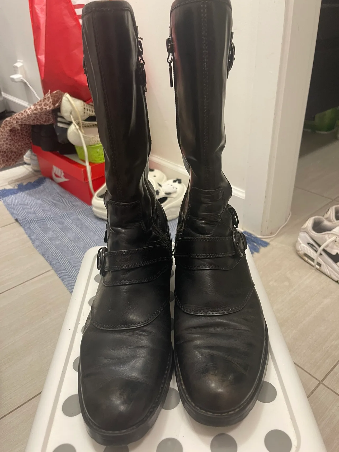 Black Leather Boots women size 8.5 image indicator(2)