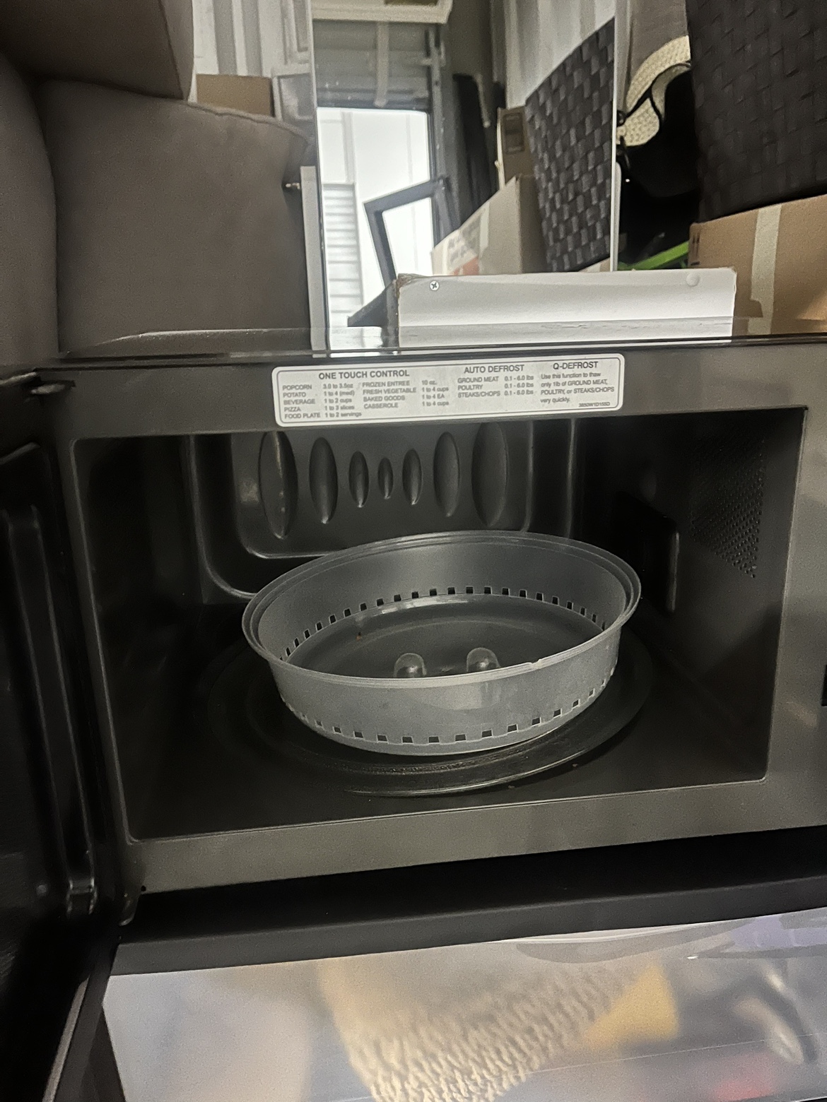 LG Microwave - photo 3