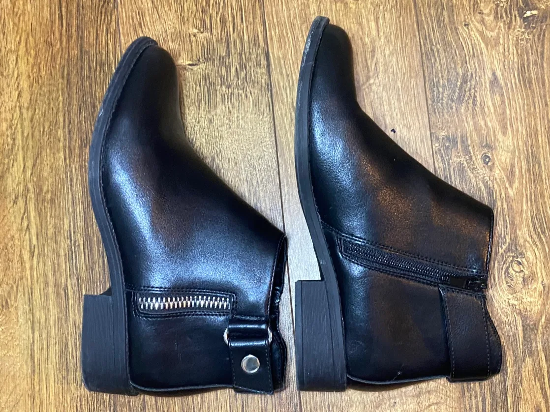 Joe Fresh Black Ankle Boots image indicator(5)