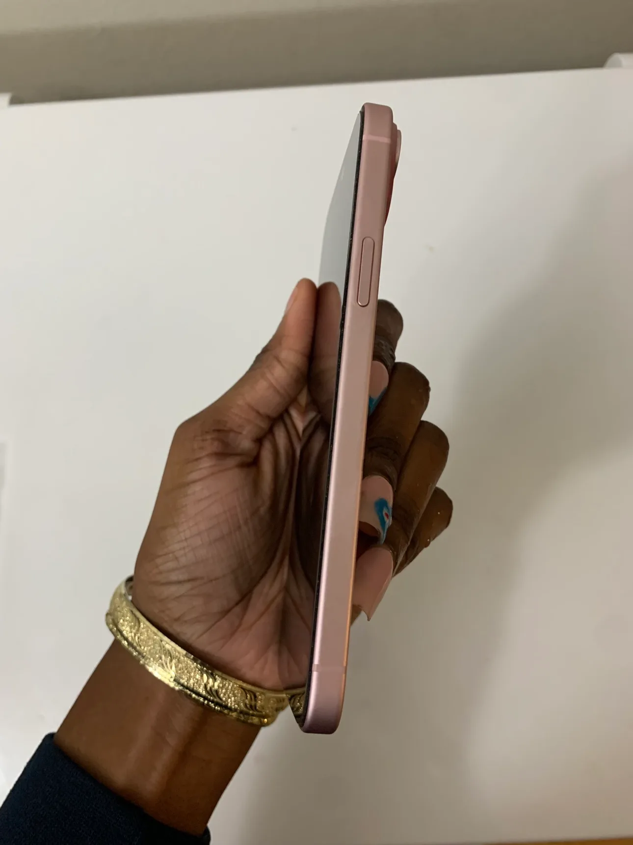 iphone 15 plus image indicator(4)