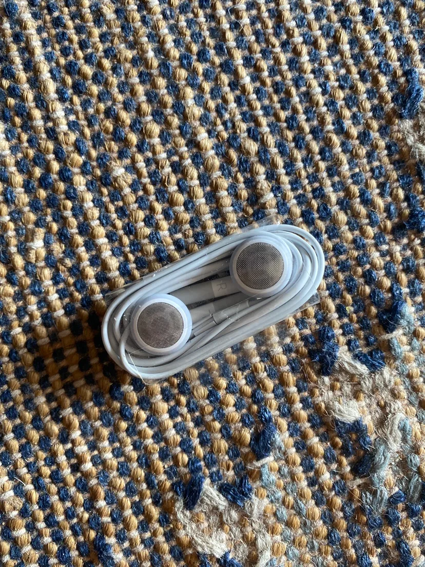 Apple Earphones thumbnail
