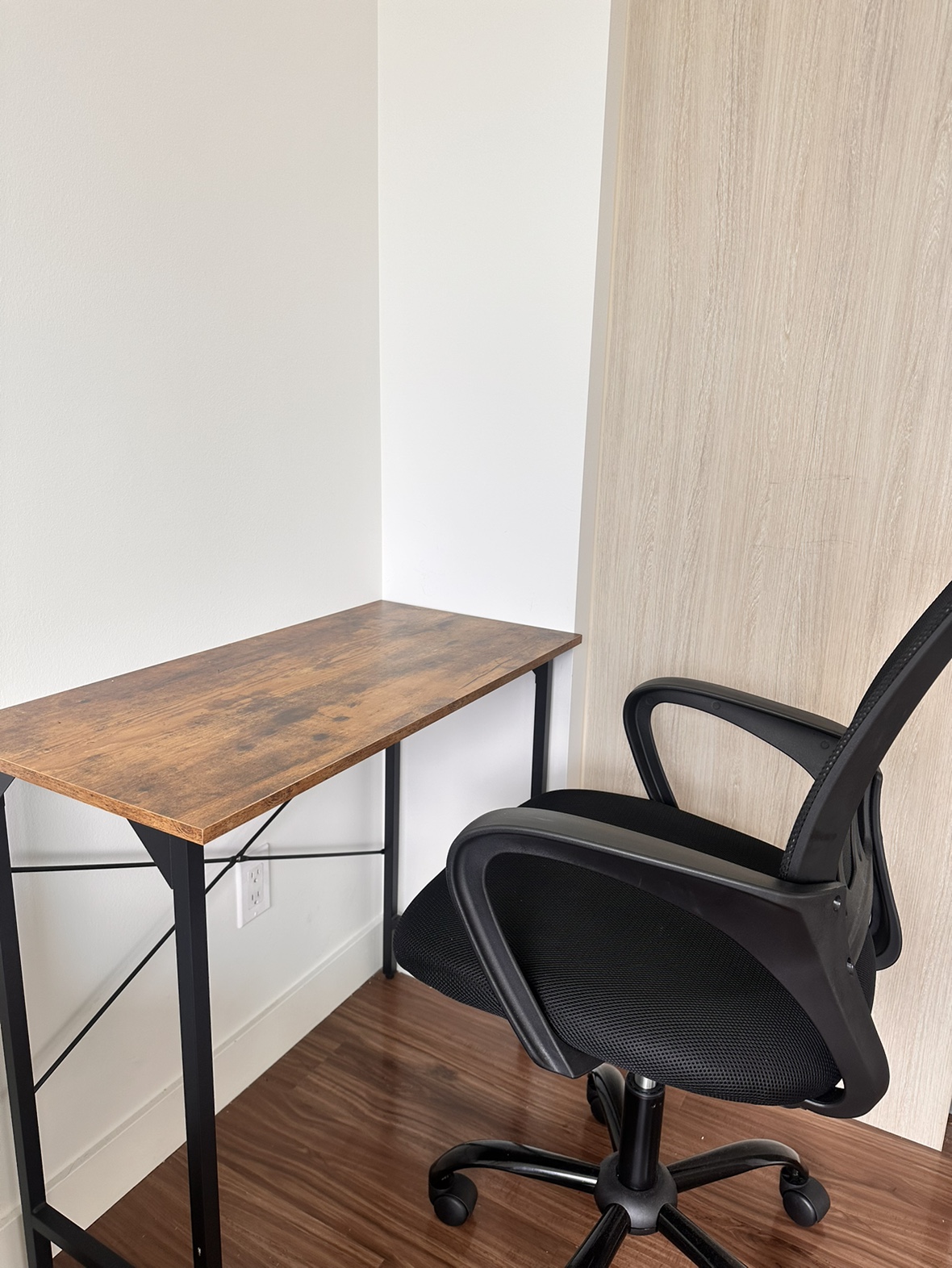 Black Mesh Office Chair - photo 3
