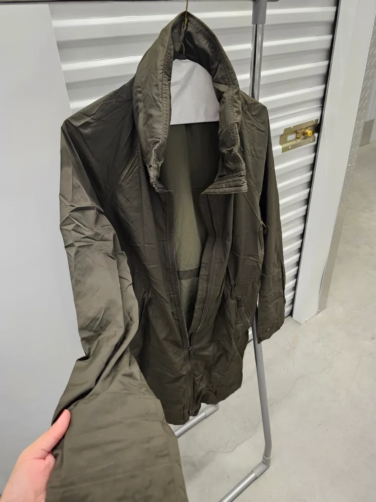 Green Rain Jacket - Babaton image indicator(2)